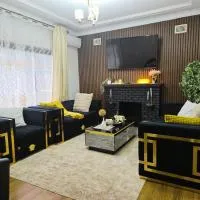 Entire Home in Blacktown, Hotel in Blacktown