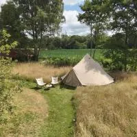 Boutique tent bij Laaken op Zand unieke plek in het groen met luxe bed, hótel í Vorden