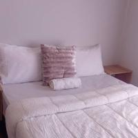 Shalom Villa Guest House, hotel near Rundu Airport - NDU, Rundu