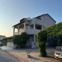 스리마에 위치한 호텔 Strandnahes Apartment in Vodice 1