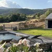 Villa in nature & heated pool - Figari, hotel em Figari