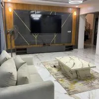 2 bedroom duplex apartment, ξενοδοχείο στο Ιμπαντάν