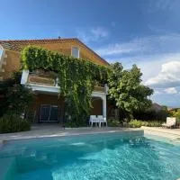La Cassiopée, hotel Caromb városában