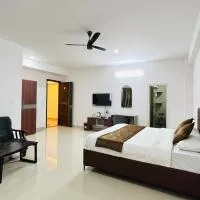 Queens Suite Rooms, хотел в Channapatna