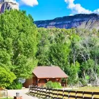 Arrowhead Country Cabins, hotel a Mount Carmel