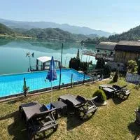 'Miris Ljeta' Cozy Lakefront Holiday Home，Jablanica的飯店