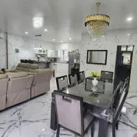Stargazers Luxury Condo Complex apartments, hotel u gradu 'Ocoy'