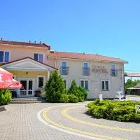 Hotel Gracja, hotel di Brok