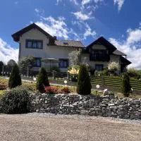 Casa de pe Deal, ξενοδοχείο σε Sadova