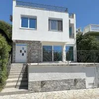 Villa Diel 300m vom Strand โรงแรมในอัตเจฮะห์