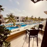 Dream Apartment - Near Beach with Pool View & WiFi, ξενοδοχείο σε Salalah