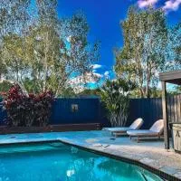 Peaceful tropical retreat with pool, mineral spa & Games room โรงแรมในโกลด์โคสต์