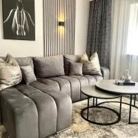 Luxury Retreat with Private Hot Tub, hotel Cawstonban