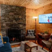 브라이슨 시티에 위치한 호텔 New Listing! Mountain cabin