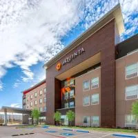 La Quinta Inn & Suites by Wyndham DeSoto, hotel u gradu 'DeSoto'