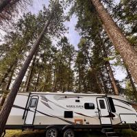 Glacier Park Hideaway, hotel near Glacier Park International Airport - FCA, Columbia Falls