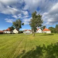 Östra Flygeln Grinda Säteri, хотел в Malmköping