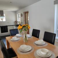 Holiday, CONTRACTOR STAY, garden, BBQ, parking, Tv, Wi-Fi, close to RB Hospital, JP Morgan, local attractions, hotel dicht bij: Luchthaven Bournemouth - BOH, Bournemouth