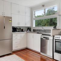 Countryside 3BR Family Home near Airport, hotel near Auckland Airport - AKL, Auckland