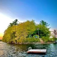 Island Tent Overlook in Maine, hotell i Monmouth