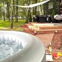 Skęczniew में, होटल DOM LAS BUS twój leśny azyl z prywatnym jacuzzi