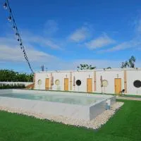 ชุ่มฉ่ำ พูลวิลล่า พิจิตร, hotel in Ban Tha Krathu (1)