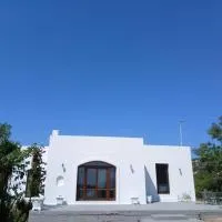 Cottage in Kalikri-Loutro area, hotell i Kalamitsa