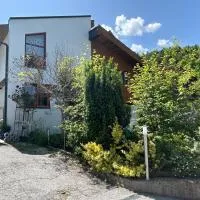 Bijou Guest House - Room w Balcony, Mountain & Garden Views, hotel di Mieders