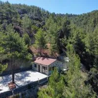 Palaiomylos Forest Residence، فندق في Paleomylos