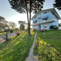 Appartamento Mansarda nel verde, hotel em Tavullia
