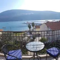 Falcone Apartments – hotel w mieście Ðenovići