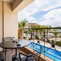 2BR Apartment with Amazing View and Pool in Kiti, hotel sa Kiti
