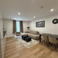 Luxury Sovereign House, hotel a Brighouse