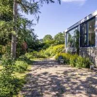 B&B Nouveauté โรงแรมในฟาลส์