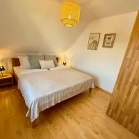 ZK Living Ferienwohnung OG, hotel v mestu Kleinkötz