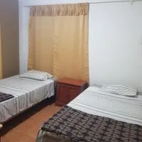 Habitación con doble cama privada en Talara centro, хотел в Талара