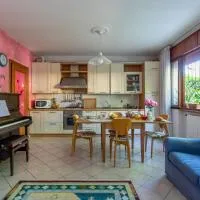 Quiet Location with Private Garden، فندق في Due Carrare