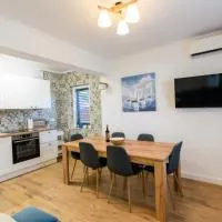 Apartment Miranda with terrace and BBQ by the sea, hotel v destinaci Slatine