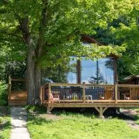 Lake Muskoka Deluxe 2-bdrm Cottage - Pier 100 #60, khách sạn ở Port Carling