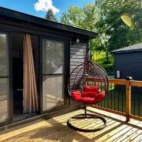 2-bedroom Lake Front Cottage in Harwood ON #6, hotelli kohteessa Harwood