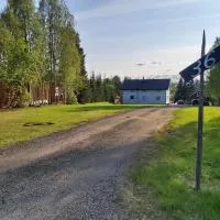 Rooms in a big wooden home, homestay, ξενοδοχείο σε Muonio