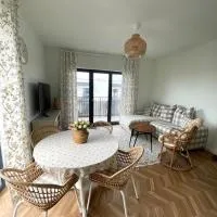 Apartament Aleja Poetów โรงแรมในฮอยนิตแซ