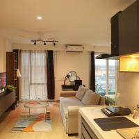 Airport Runway View from terrace|Coffee Maker|Luxe โรงแรมใกล้สนามบินนานาชาติปูเน - PNQในปูเน่