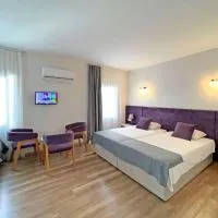 Lighthouse Suites by HolidayKeys, hotell i Kyrenia