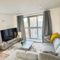 1 Bedroom Sleep 4 Urban Retreat with Private Balcony, Moments from Norwood Station & Crystal Palace FC, готель у місті Norwood