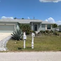 Home in Englewood, מלון באנגלווד