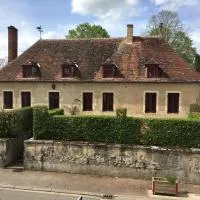 Le Vieux Colombier – hotel w mieście Pouzy-Mésangy