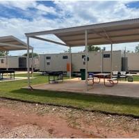 Discovery Parks Workstay Villages -Tindal Village、キャサリンにあるRAAF Base Tindal - KTRの周辺ホテル
