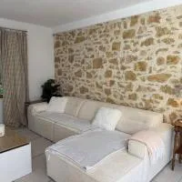 White Ventoux-central-parking gratuit-securise-terrasse & jardin, hotel em Malaucène