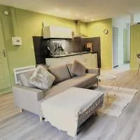 La Tulipe, ruime adult-only gîte met tuin en zwembad, Seuzey, hôtel à Seuzey